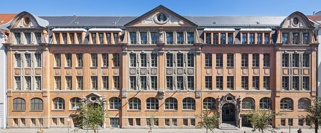 Fassade der Lietzensee-Schule in Berlin